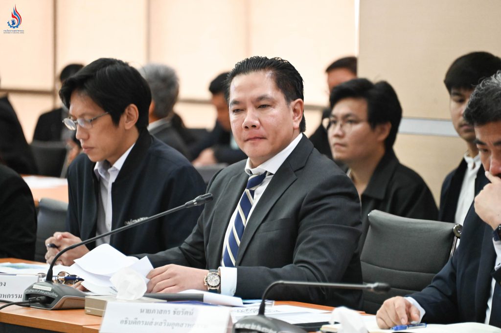 นายพรยศ กลั่นกรอง รองอธิบดีกรมโรงงานอุตสาหกรรม นำผู้บริหารกรมโรงงานฯ เข้าร่วมประชุม
