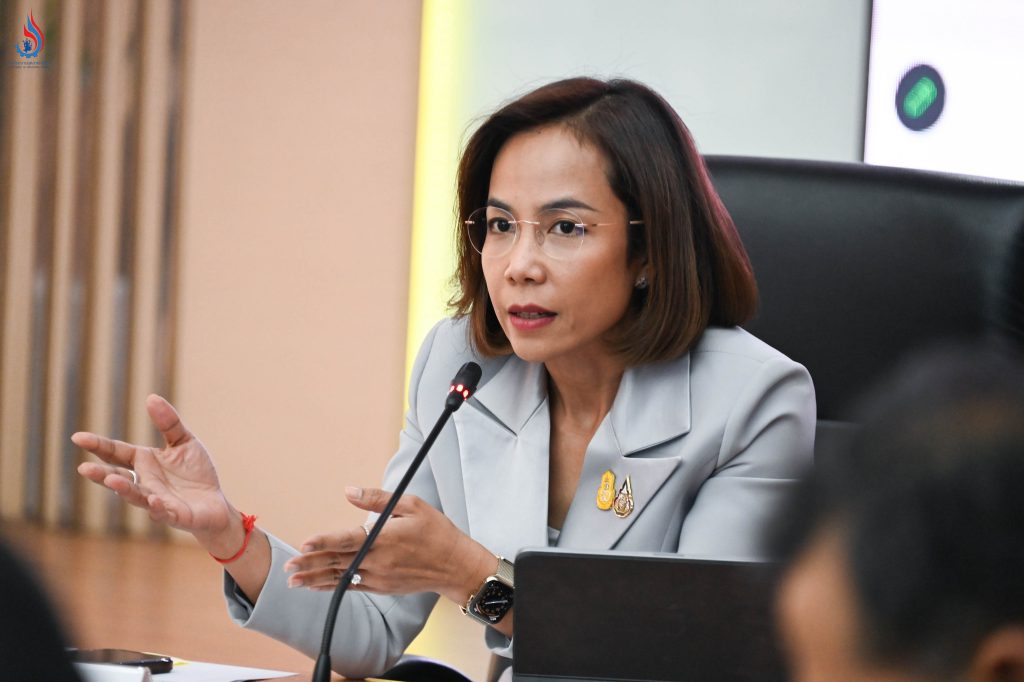 นางสาวพิมพ์ภัทรา วิชัยกุล รัฐมนตรีว่าการกระทรวงอุตสาหกรรม (รมว.) เป็นประธานการประชุม