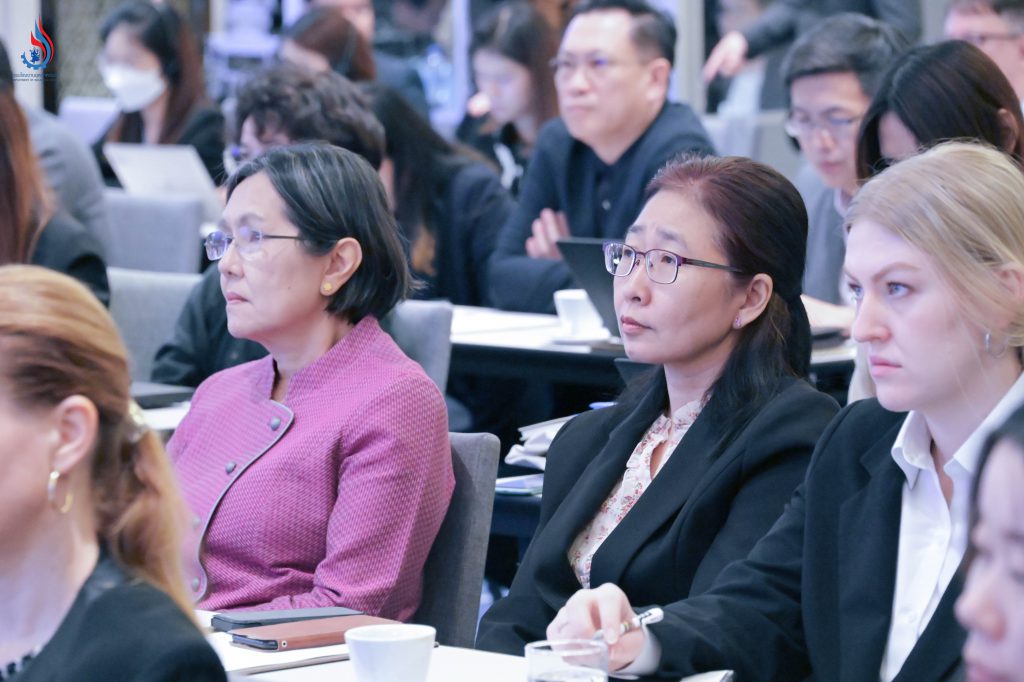 นางจินดา เตชะศรินทร์ ผู้อำนวยการกองกฎหมาย นางสาวปัทมวรรณ คุณประเสริฐ ผู้อำนวยการกองส่งเสริมเทคโนโลยีสิ่งแวดล้อมโรงงาน