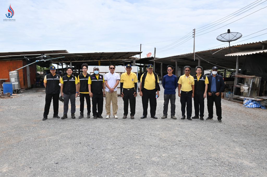 รองอธิบดีกรมโรงงานฯ นำทีม ตรวจติดตามการจัดการกากของเสียในสถานประกอบการไม่มีใบอนุญาตในพื้นที่สุพรรณบุรี พร้อมประชุมติดตามการแก้ปัญหาและการดำเนินคดีในพื้นที่ที่มีความเชื่อมโยงทางคดี