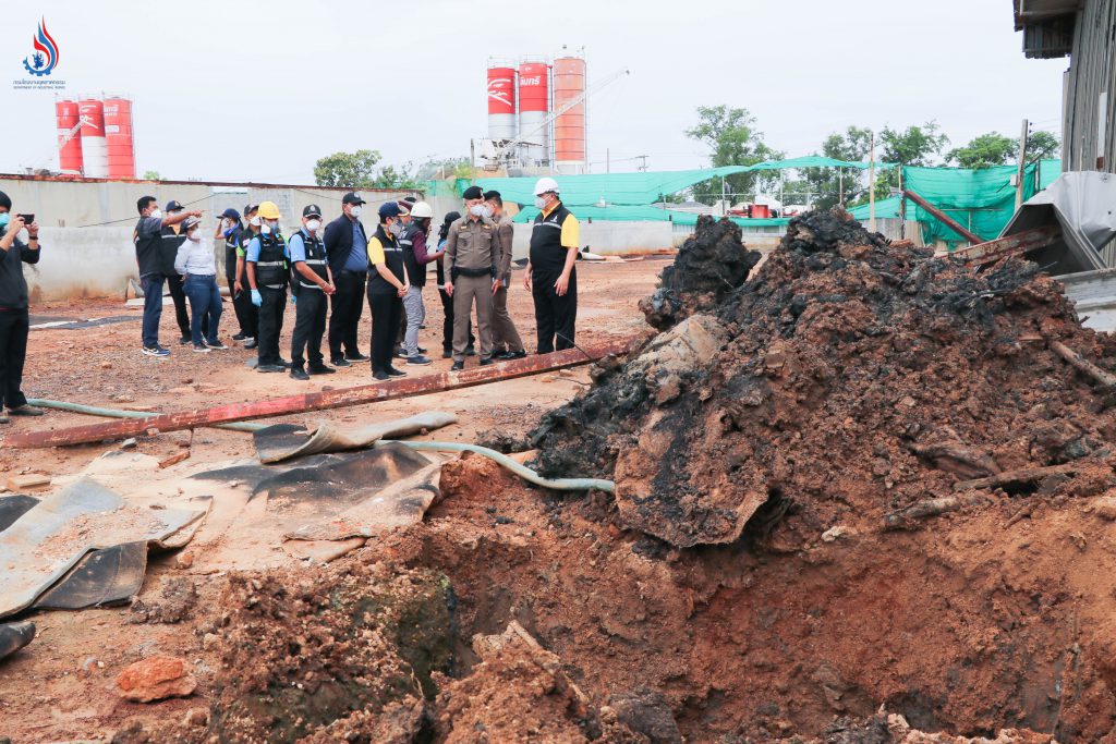 รองอธิบดีกรมโรงงานฯ ร่วมกับ ผู้ช่วย ผบ.ตร. ลงพื้นที่ตรวจสอบข้อเท็จจริงการดำเนินคดีการลักลอบทิ้งกากอุตสาหกรรม ในพื้นที่ พระนครศรีอยุธยา