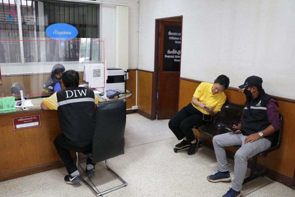 รองอธิบดีกรมโรงงานฯ ร่วมกับ ผู้ช่วย ผบ.ตร. ลงพื้นที่ตรวจสอบข้อเท็จจริงการดำเนินคดีการลักลอบทิ้งกากอุตสาหกรรม ในพื้นที่ พระนครศรีอยุธยา