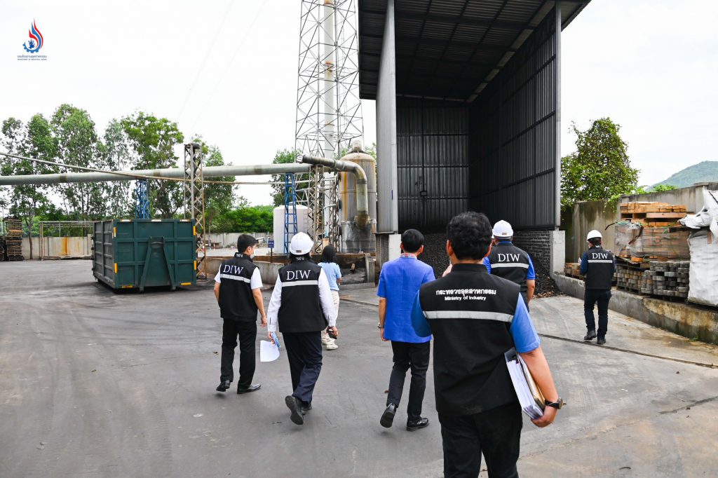 ตรวจวิเคราะห์คุณภาพอากาศจากปล่องระบายออกนอกโรงงาน พบว่า มีค่ามลพิษทางอากาศเกินมาตรฐานสูงมาก