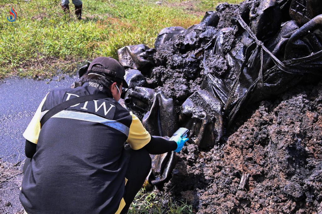 อธิบดีกรมโรงงานฯ ผนึกกำลัง ผู้ช่วย ผบ.ตร. ลงพื้นที่ตรวจสอบข้อเท็จจริงการลักลอบทิ้งกากอุตสาหกรรม ในพื้นที่ เพชรบูรณ์