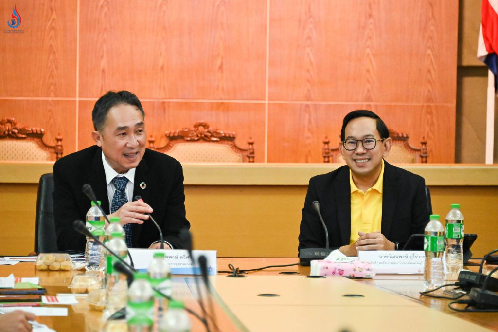(ซ้าย-ขวา) นายจุลพงษ์ ทวีศรี อธิบดีกรมโรงงานอุตสาหกรรม และ นายวัฒนพงษ์ คุโรวาท อธิบดีกรมพัฒนาพลังงานทดแทนและอนุรักษ์พลังงาน 