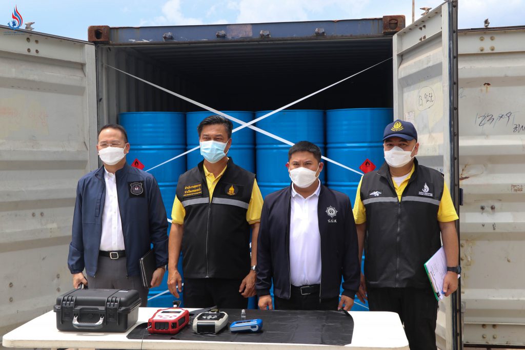 ประสานเจ้าหน้าที่ที่เกี่ยวข้องและเจ้าของสินค้า ขอเปิดตู้สินค้าผ่านแดน