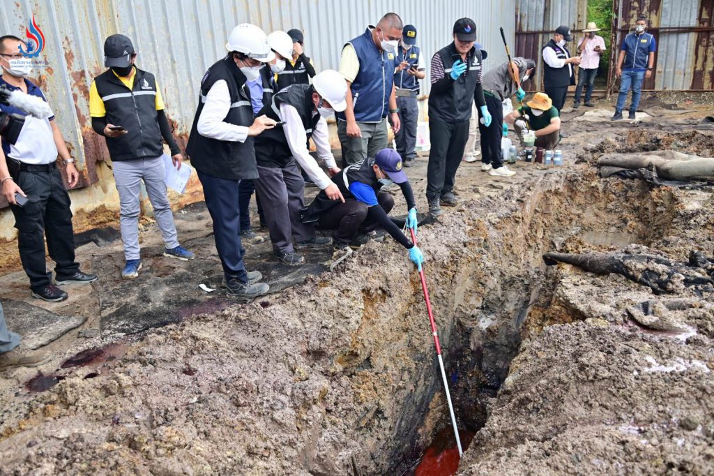 อธิบดีกรมโรงงานฯ นำทีมตรวจค้นพื้นที่ที่มีการลักลอบเททิ้งสารเคมีอันตราย ในพื้นที่ บ.เอกอุทัย (สาขาอุทัย) และในพื้นที่ ต.ข้าวเม่า อ.อุทัย จ.พระนครศรีอยุธยา หลังได้รับแจ้งว่ามีการลักลอบเททิ้งสารเคมีอันตรายในพื้นที่ !!!