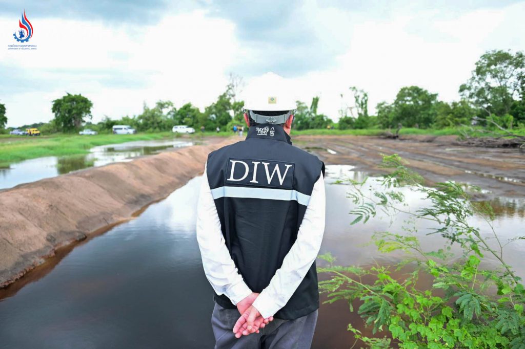 อธิบดีกรมโรงงานฯ นำทีมตรวจค้นพื้นที่ที่มีการลักลอบเททิ้งสารเคมีอันตราย ในพื้นที่ บ.เอกอุทัย (สาขาอุทัย) และในพื้นที่ ต.ข้าวเม่า อ.อุทัย จ.พระนครศรีอยุธยา หลังได้รับแจ้งว่ามีการลักลอบเททิ้งสารเคมีอันตรายในพื้นที่ !!!