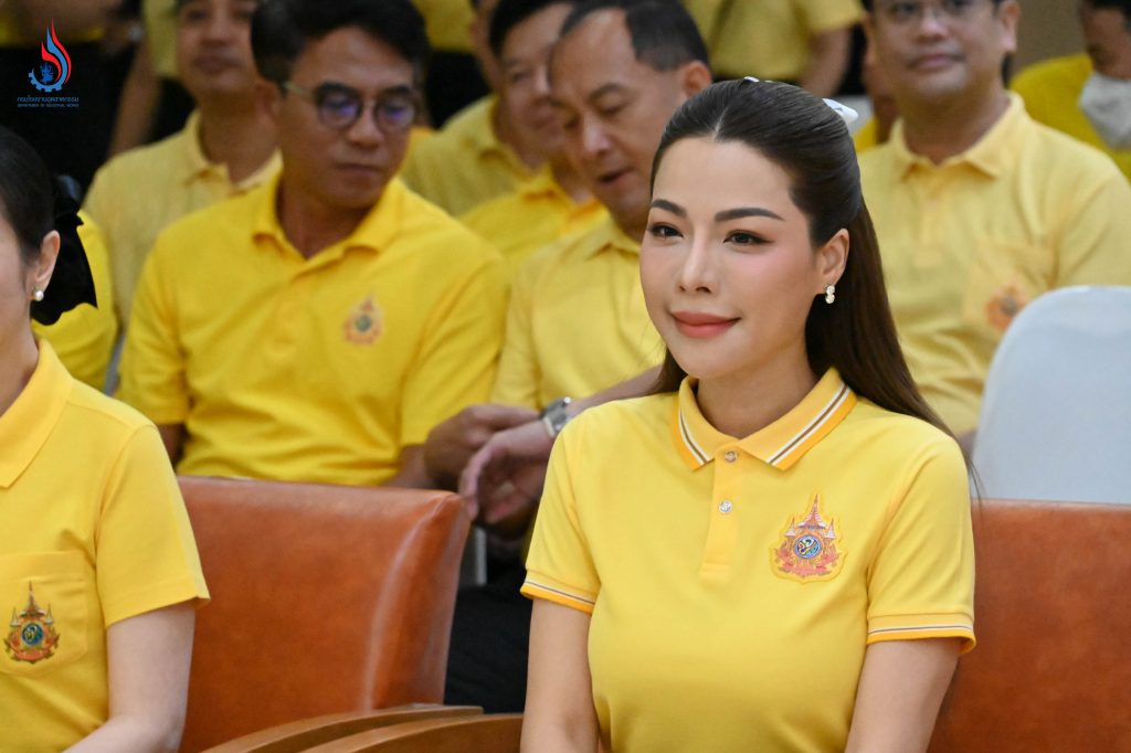 นางสาวศิรินันท์ ศิริพานิช ผู้ช่วยรัฐมนตรีประจำกระทรวงอุตสาหกรรม