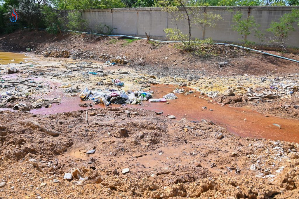 เหตุร้องเรียนความเดือดร้อนน้ำไหลซึมจากโรงงานลงสู่พื้นที่ของชาวบ้านที่อยู่ในบริเวณข้างเคียงโรงงาน