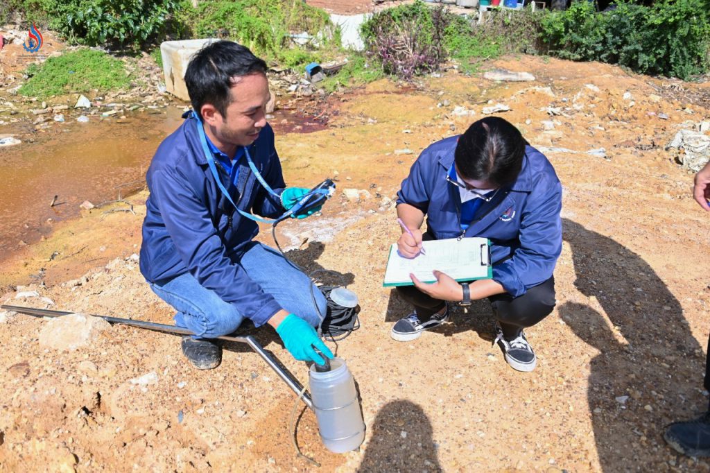 ศูนย์วิจัยและเตือนภัยมลพิษโรงงานภาคตะวันตกดำเนินการตรวจวัดคุณภาพอากาศ รวมทั้งเก็บตัวอย่างน้ำและดินในพื้นที่โรงงานและบริเวณรอบโรงงาน