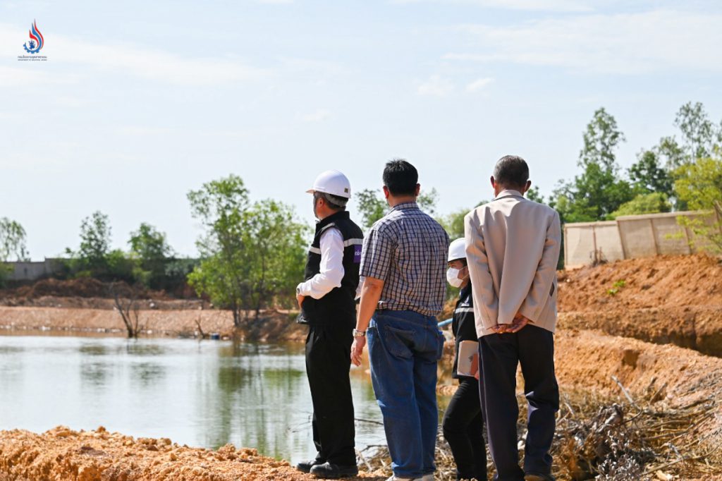 อธิบดีกรมโรงงานฯ นำคณะเจ้าหน้าที่ตรวจติดตามการดำเนินงานตามข้อสั่งการ กรณีเหตุร้องเรียนความเดือดร้อนน้ำไหลซึมจากโรงงานลงสู่พื้นที่ของชาวบ้าน