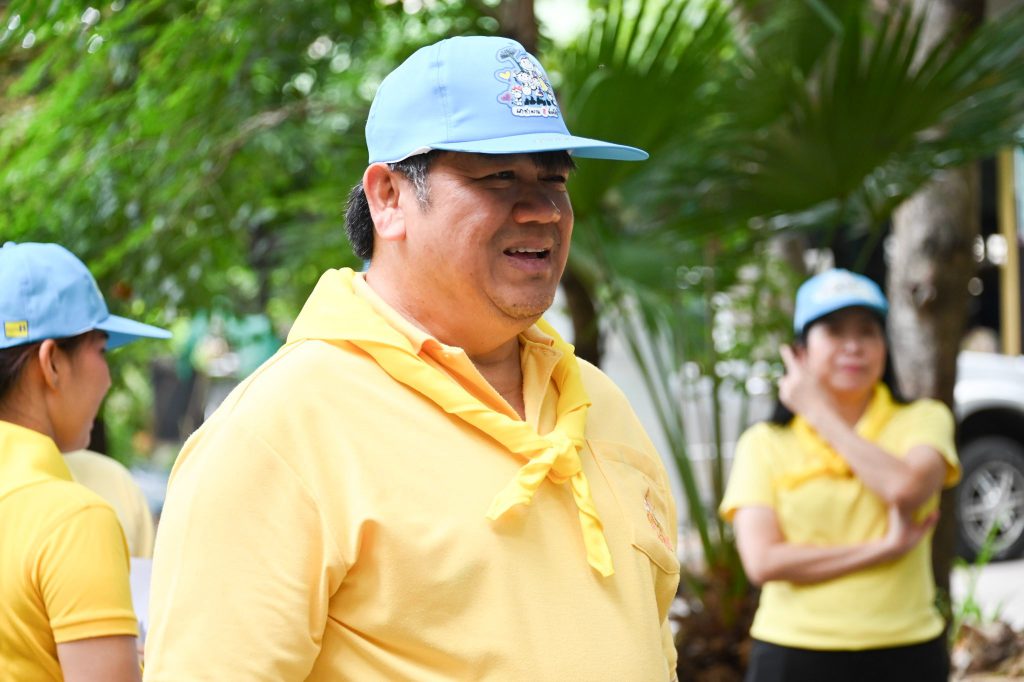 นายสุนทร แก้วสว่าง รองอธิบดีกรมโรงงานอุตสาหกรรม เป็นประธานเปิดกิจกรรม