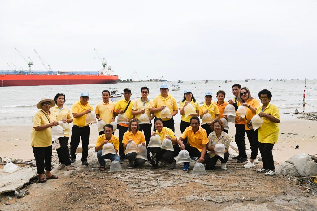 กิจกรรมปล่อยปูม้าคืนสู่ธรรมชาติ จำนวน 72,000 ตัว ณ ธนาคารปูม้าชุมชนบ้านแหลมฉบังและชมรมตกปลาอาสาพัฒนาสิ่งแวดล้อมแหลมฉบัง