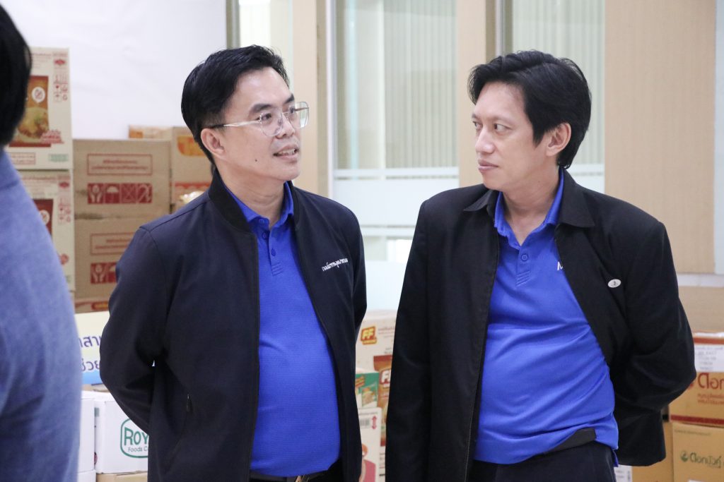 (ซ้าย-ขวา) นายอำนาจ เหมะสถล ผู้อำนวยการสำนักงานทะเบียนเครื่องจักรกลาง และ นายปณตสรรค์ สูจยานนท์ ผู้อำนวยการกองบริการงานอนุญาตโรงงาน 1