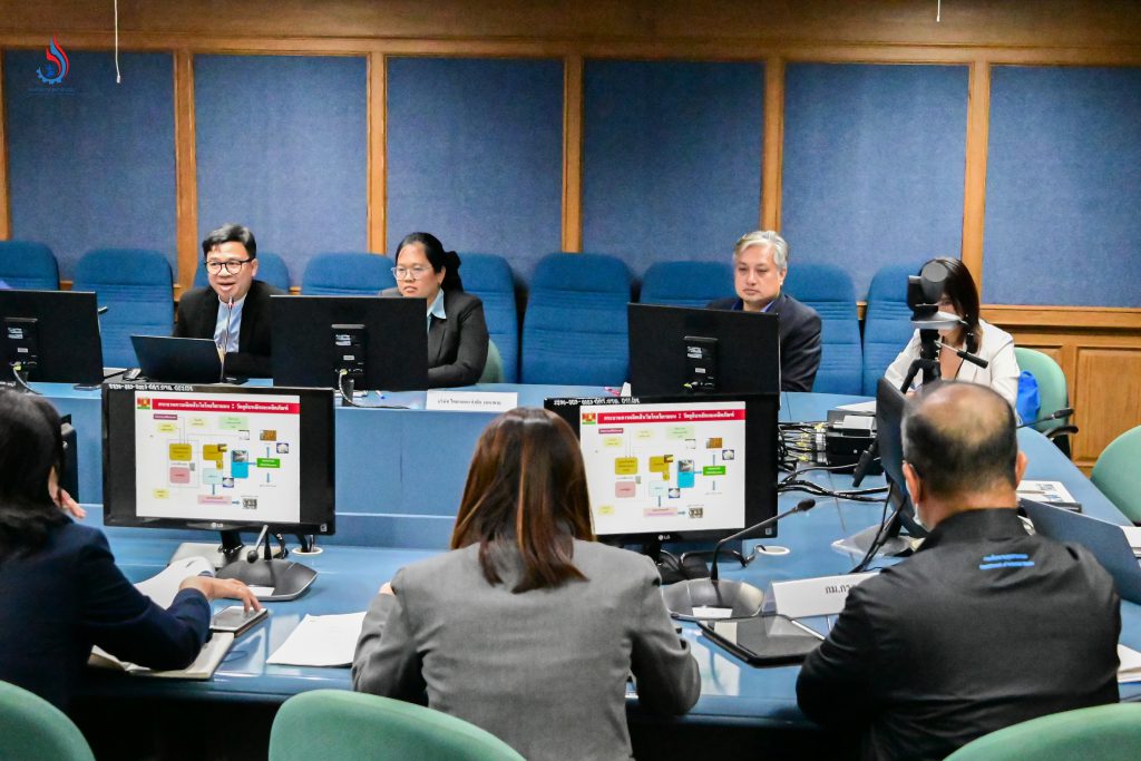 ผู้แทนจาก บริษัท ไทยเรยอน จำกัด (มหาชน)