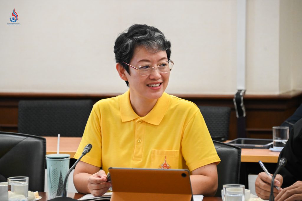 นางสาวศิรกาญจน์ เหลืองสกุล ผู้อำนวยการกองบริหารจัดการกากอุตสาหกรรม