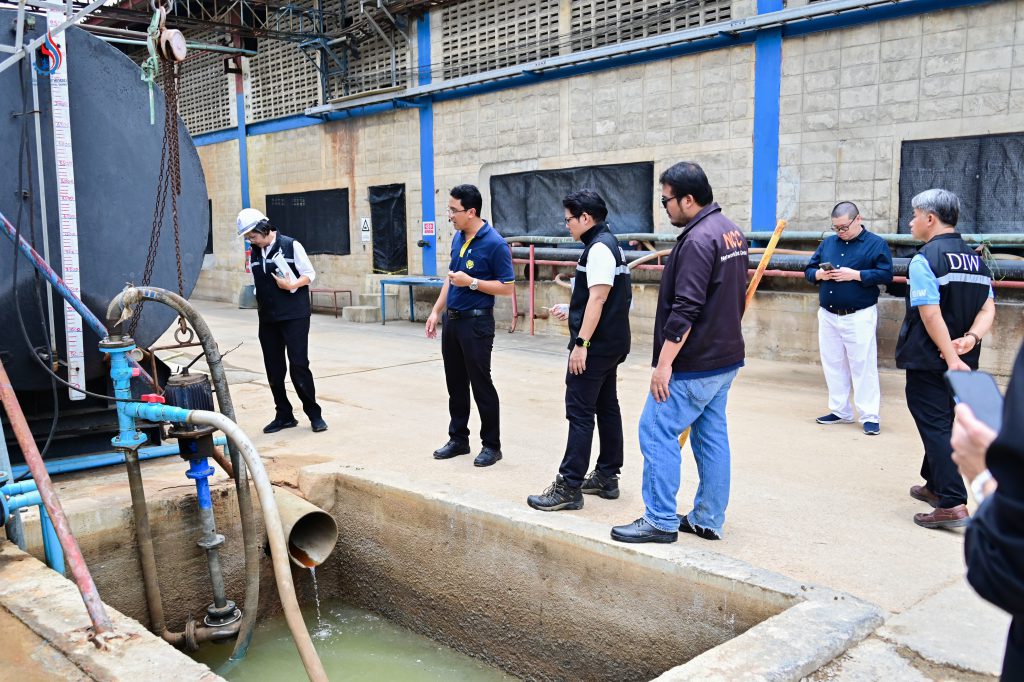 โรงงานจัดทำระบบรวบรวมน้ำเสียจากกระบวนการผลิตและแยกน้ำดังกล่าวออกจากรางระบายน้ำฝนแล้ว แต่เจ้าหน้าที่กลับตรวจสอบพบน้ำที่ขังอยู่ในรางระบายน้ำภายในบริเวณโรงงานยังคงสภาพเป็นกรด