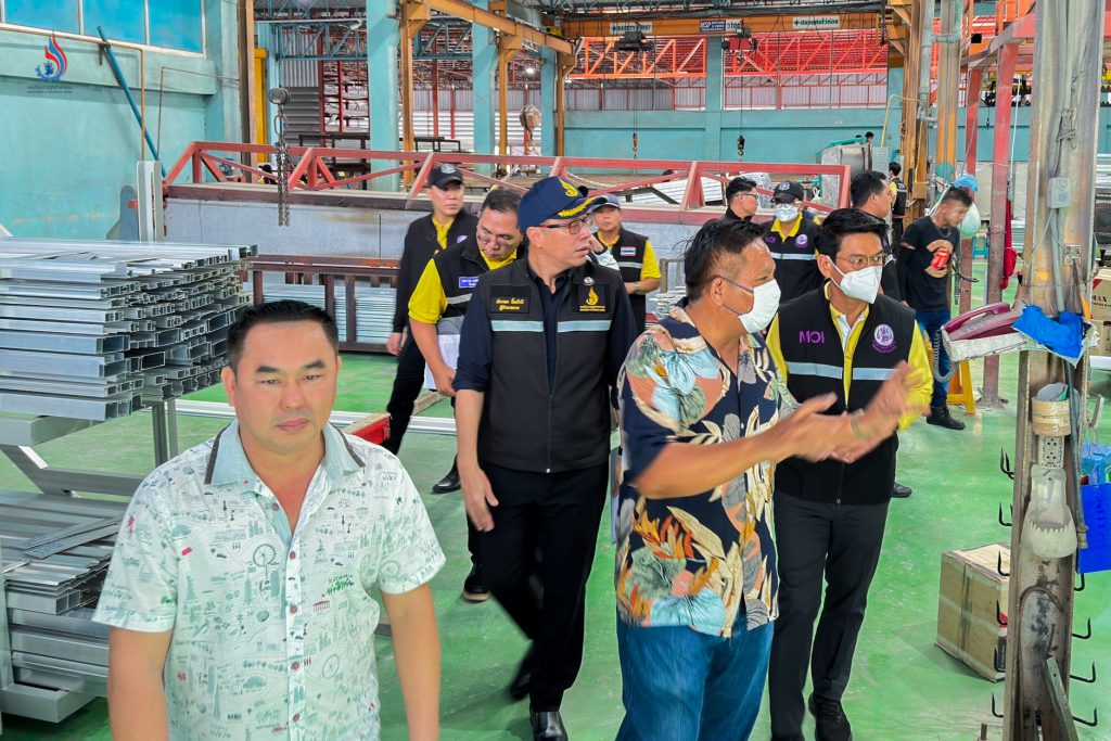 โรงงานของ บริษัท สิน หมื่น แสน จำกัด ประกอบกิจการรีดอลูมิเนียม พ่นสีโลหะทุกชนิด และหลอมหล่ออลูมิเนียม