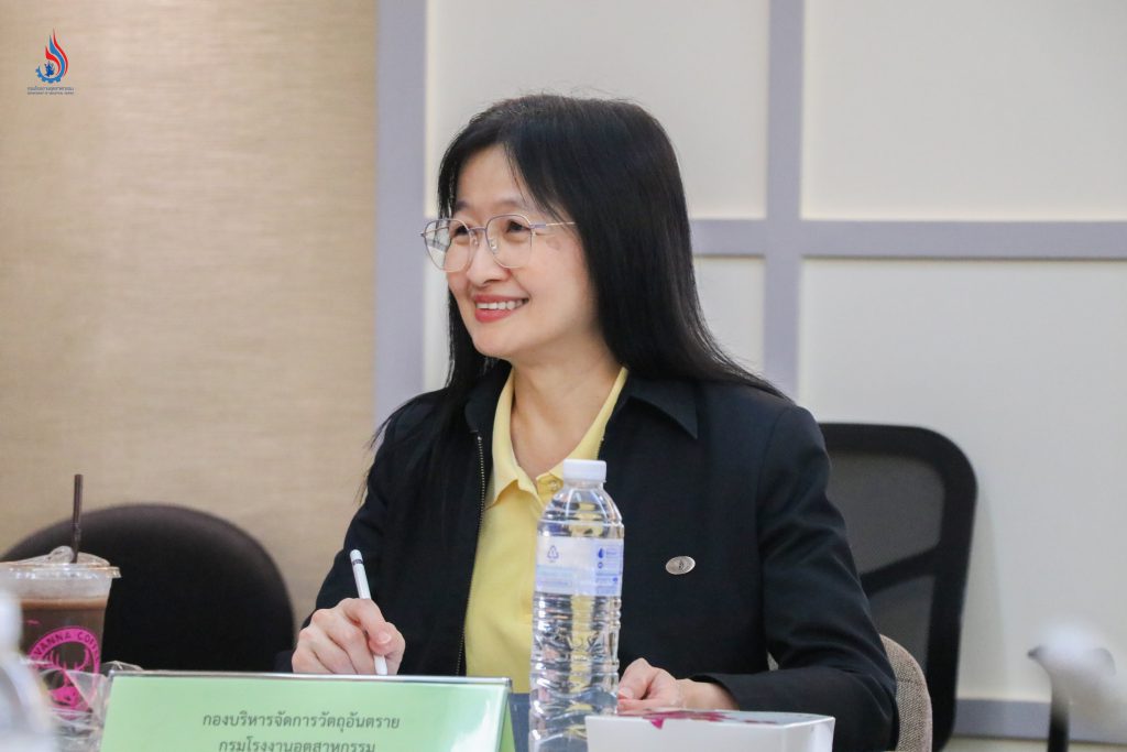 นางประภาพร ลือกิตติศัพท์ รักษาการนักวิทยาศาสตร์เชี่ยวชาญ กองบริหารจัดการวัตถุอันตราย