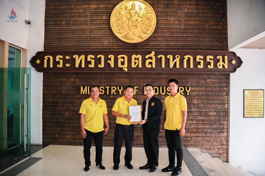 นายกองค์การบริหารส่วนตำบลช่องกุ่ม เป็นผู้แทนประชาชนมายื่นหนังสือขอให้ชะลอการตั้งโรงงานคัดแยกขยะต่อผู้แทนรัฐมนตรีว่าการกระทรวงอุตสาหกรรม