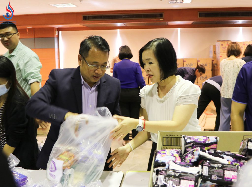 นายณรงค์ บัวบาน ผู้อำนวยการกองพัฒนาระบบมาตรฐานงานกำกับโรงงาน และ นางจุฬารัตน์ มณีเสถียรรัตนา เลขานุการกรม