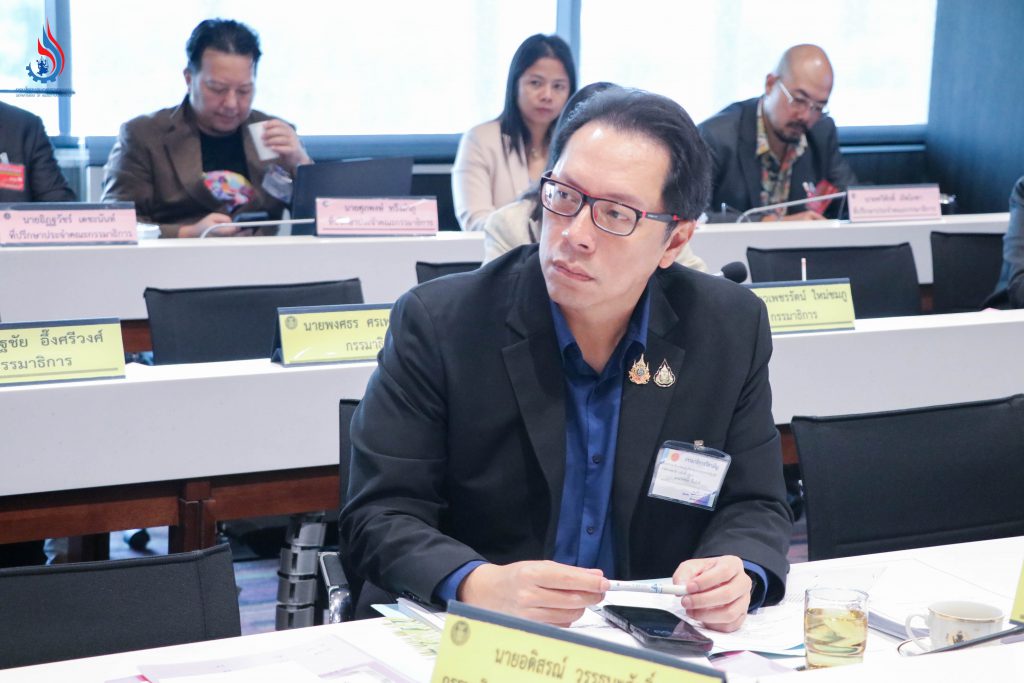 นายภัทรพล ลิ้มภักดี ผู้อำนวยการกองบริการงานอนุญาตโรงงาน 2 กรรมาธิการและที่ปรึกษาคณะกรรมาธิการ