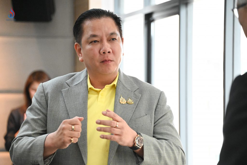 นายพรยศ กลั่นกรอง รองอธิบดี รักษาราชการแทนอธิบดีกรมโรงงานอุตสาหกรรม