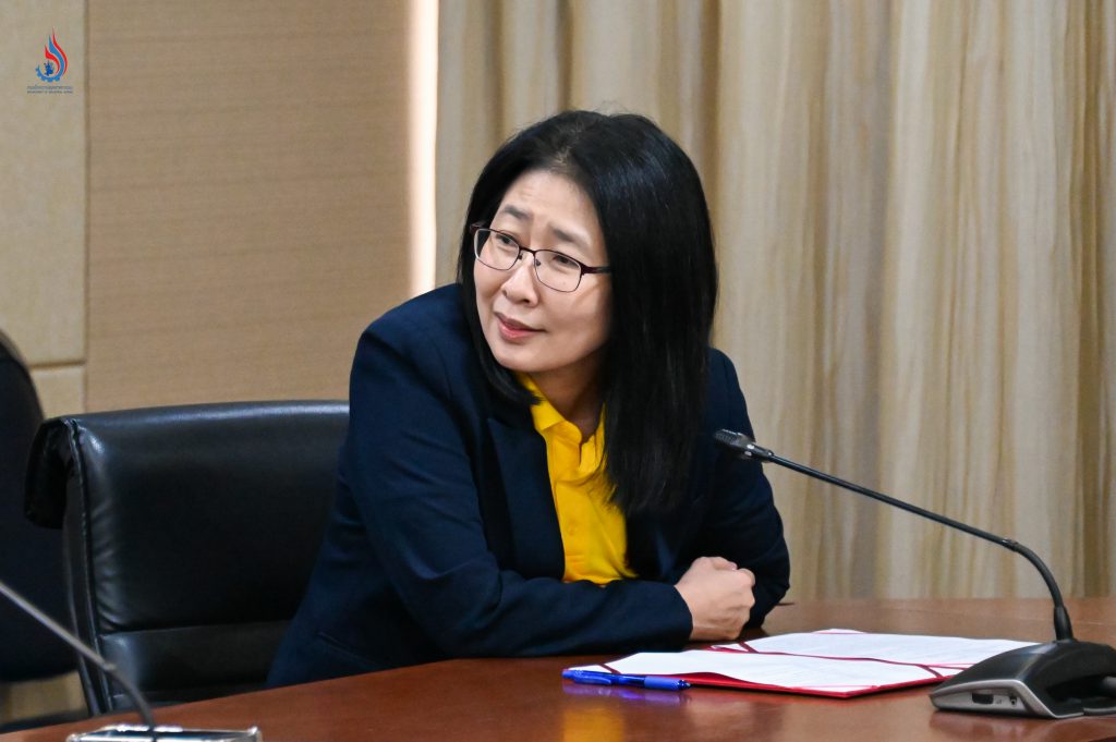 นางสาวปัทมวรรณ คุณประเสริฐ ผู้อำนวยการกองพัฒนาอุตสาหกรรมเชิงนิเวศ กล่าวรายงานวัตถุประสงค์การจัดสัมมนา