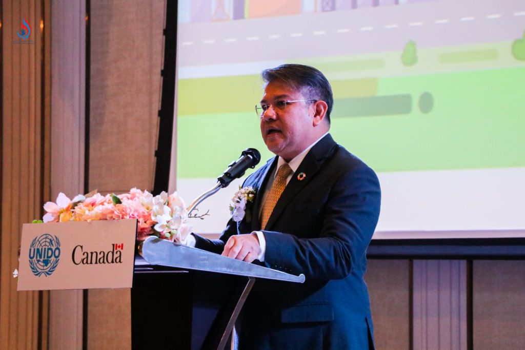 นายปวิช เกศววงศ์ รองอธิบดีกรมการเปลี่ยนแปลงสภาพภูมิอากาศและสิ่งแวดล้อม (DCCE)