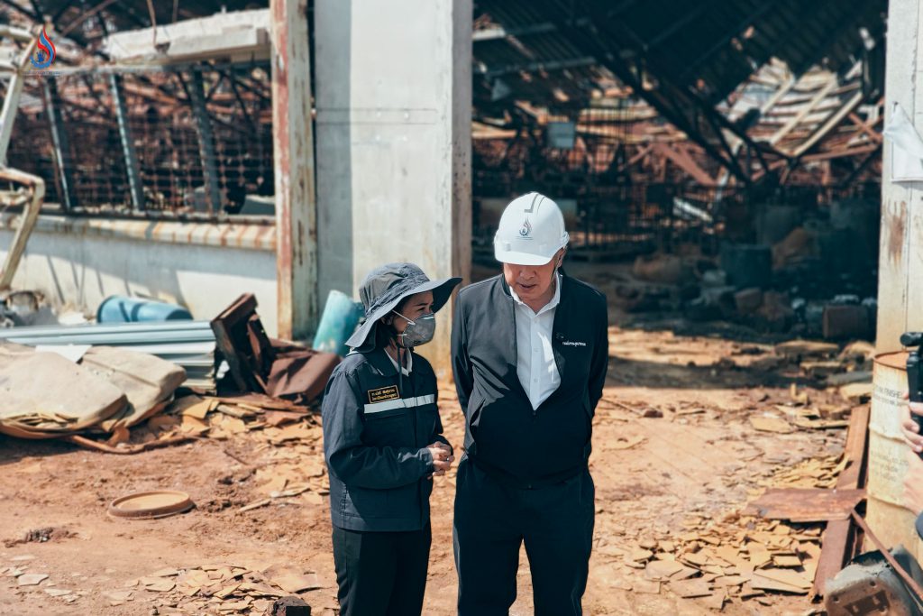 ดร.จุลพงษ์ ทวีศรี ที่ปรึกษารัฐมนตรีว่าการกระทรวงอุตสาหกรรม ด้านยุทธศาสตร์ สำรวจพื้นที่โรงงาน บริษัท วิน โพรเสส จำกัด จังหวัดระยอง ภายหลังเหตุไฟไหม้อาคารโกดังหลังที่ 5 เมื่อค่ำวันที่ 27 มกราคม 2568 ที่ผ่านมา