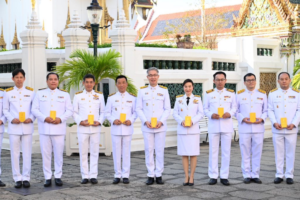 อธิบดีกรมโรงงานฯ ร่วมลงนามถวายพระพรชัยมงคล พระบาทสมเด็จพระเจ้าอยู่หัว และสมเด็จพระนางเจ้าฯ พระบรมราชินี เนื่องในโอกาสขึ้นปีใหม่ 2568