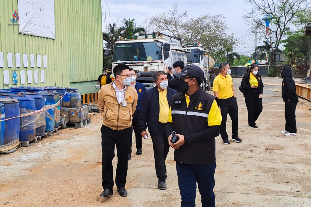 ลงพื้นที่ตรวจสอบ บริษัท เอกอุทัย จำกัด ตำบลสามบัณฑิต อำเภออุทัย จังหวัดพระนครศรีอยุธยา เพื่อศึกษากรณีปัญหาการจัดเก็บและรั่วไหลของกากอุตสาหกรรมออกสู่พื้นที่ภายนอกบริษัทฯ