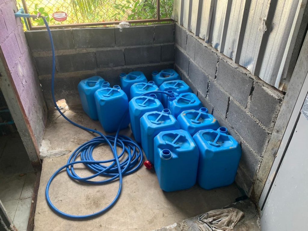 พบร่องรอยการล้างถังภาชนะบรรจุสารเคมีด้วยน้ำเปล่า