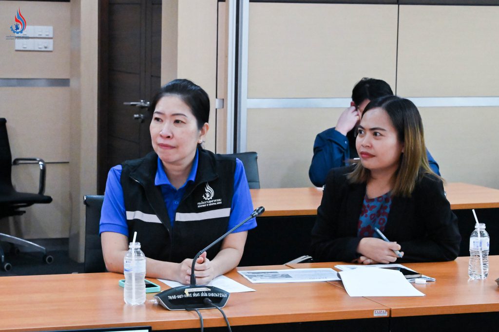 นางสาวนวพร สงวนหมู่ ผู้อำนวยการกองบริหารจัดการกากอุตสาหกรรม นางสาวจิตติยา ชูทอง ผู้อำนวยการกลุ่มจัดการกากอุตสาหกรรม 3 กองบริหารจัดการกากอุตสาหกรรม กรมโรงงานอุตสาหกรรม