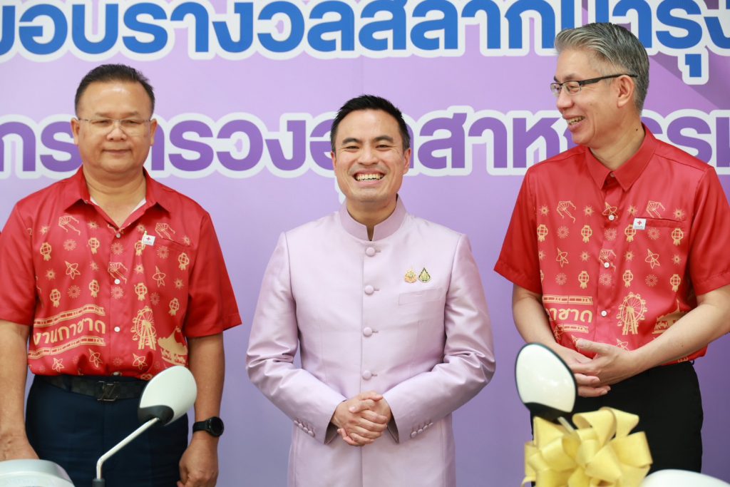 นายเอกนัฏ พร้อมพันธุ์ รัฐมนตรีว่าการกระทรวงอุตสาหกรรม ให้เกียรติเป็นประธานมอบรางวัล