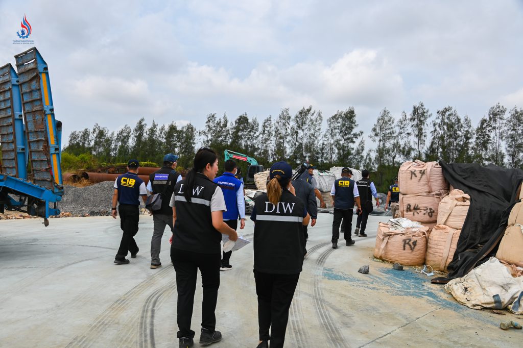 ทั้ง 4 โรงงานมีการกระทำผิดกฎหมาย สอจ.สมุทรสาคร จึงได้สั่งให้หยุดประกอบกิจการและสั่งปรับปรุงแก้ไขให้ถูกต้องภายใน 60 วัน และไม่ให้มีการขยายเวลาต่อ