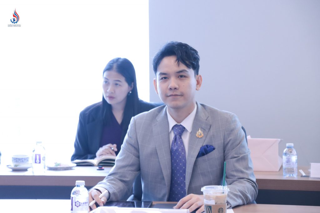 นายพงศ์พล ยอดเมืองเจริญ เลขานุการรัฐมนตรีว่าการกระทรวงอุตสาหกรรมและโฆษกกระทรวงอุตสาหกรรม