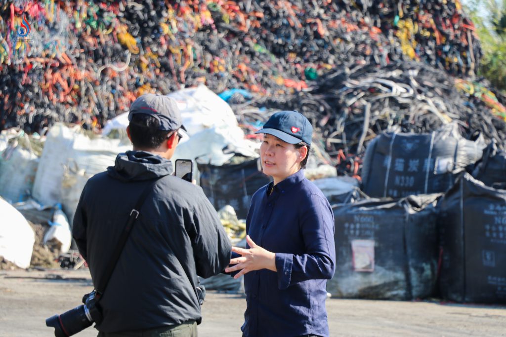 ทีมตรวจสุดซอยในวันนี้ นำโดย นางสาวฐิติภัสร์ โชติเดชาชัยนันต์ หัวหน้าคณะทำงานรัฐมนตรีว่าการกระทรวงอุตสาหกรรม