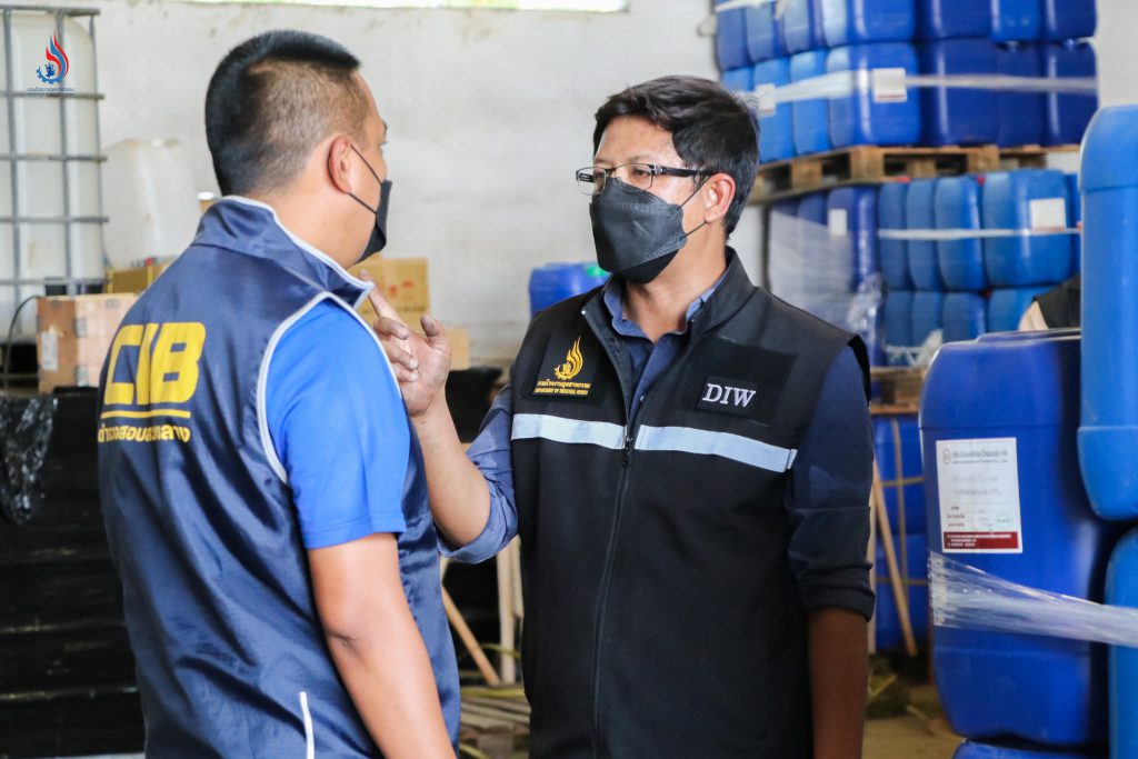 เจ้าหน้าที่กรมโรงงานอุตสาหกรรม (กรอ.)