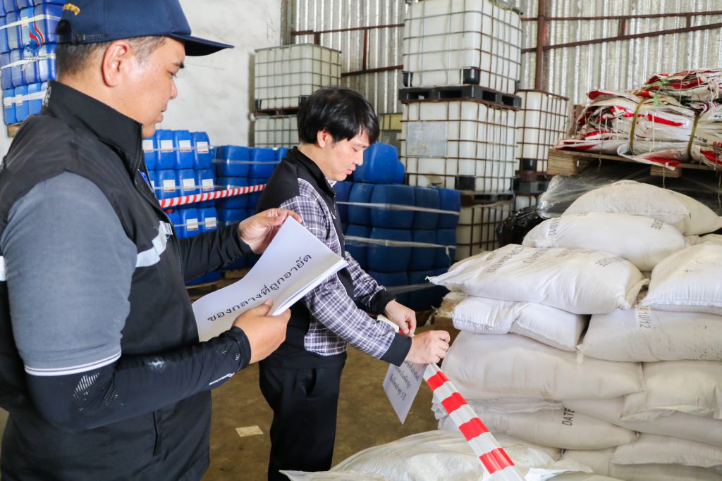 พนักงานเจ้าหน้าที่ตาม พ.ร.บ.วัตถุอันตราย พ.ศ. 2535 จึงเก็บตัวอย่างสารเคมีไปตรวจสอบ พร้อมยึดอายัดสารเคมีทั้งหมดและแจ้งความดำเนินคดี บริษัท เจียนหงฯ