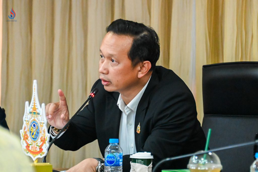 นายธีรทัศน์ อิศรางกูร ณ อยุธยา รองอธิบดีกรมโรงงานอุตสาหกรรม เป็นประธานการประชุมฯ