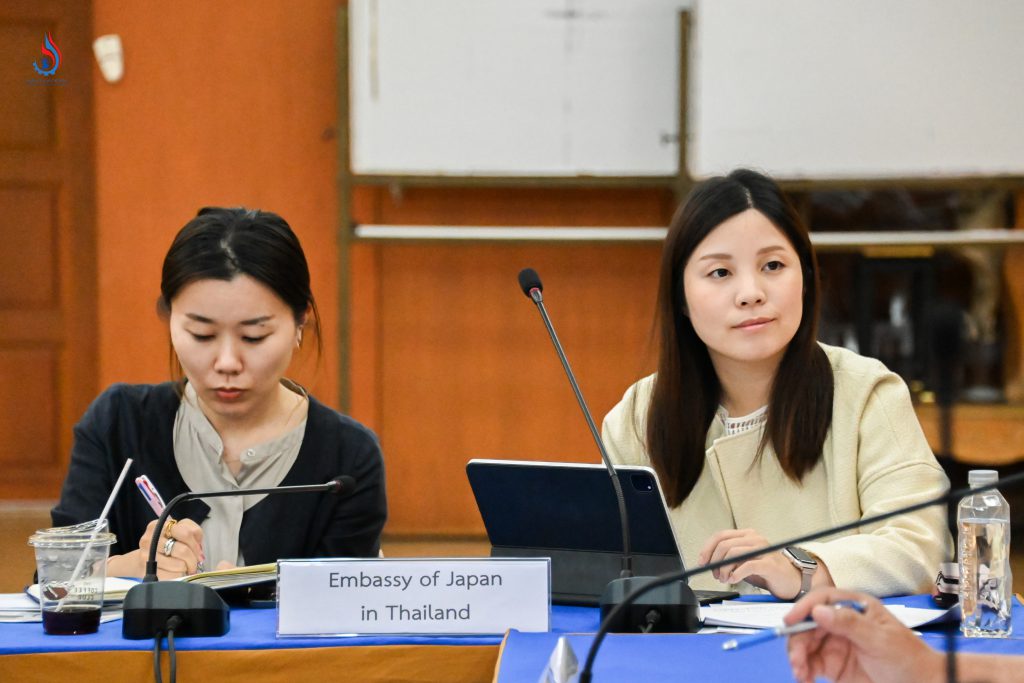 Ms. Numajiri Yumi และ Ms. Osawa Yurie ผู้แทนจากสถานทูตญี่ปุ่น