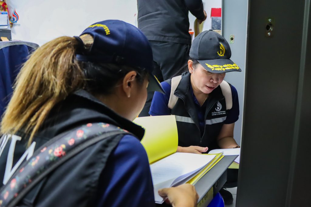 มีรายการชำระค่าฝุ่นแดงให้ บริษัท ซินเคอหยวน สตีล จำกัด ตำบลหนองละลอก อำเภอบ้านค่าย จังหวัดระยอง ซึ่งมีความผิดปกติ เนื่องจากยอดชำระเกินไปจากมูลค่าจริงถึง 111,862,833.30 บาท