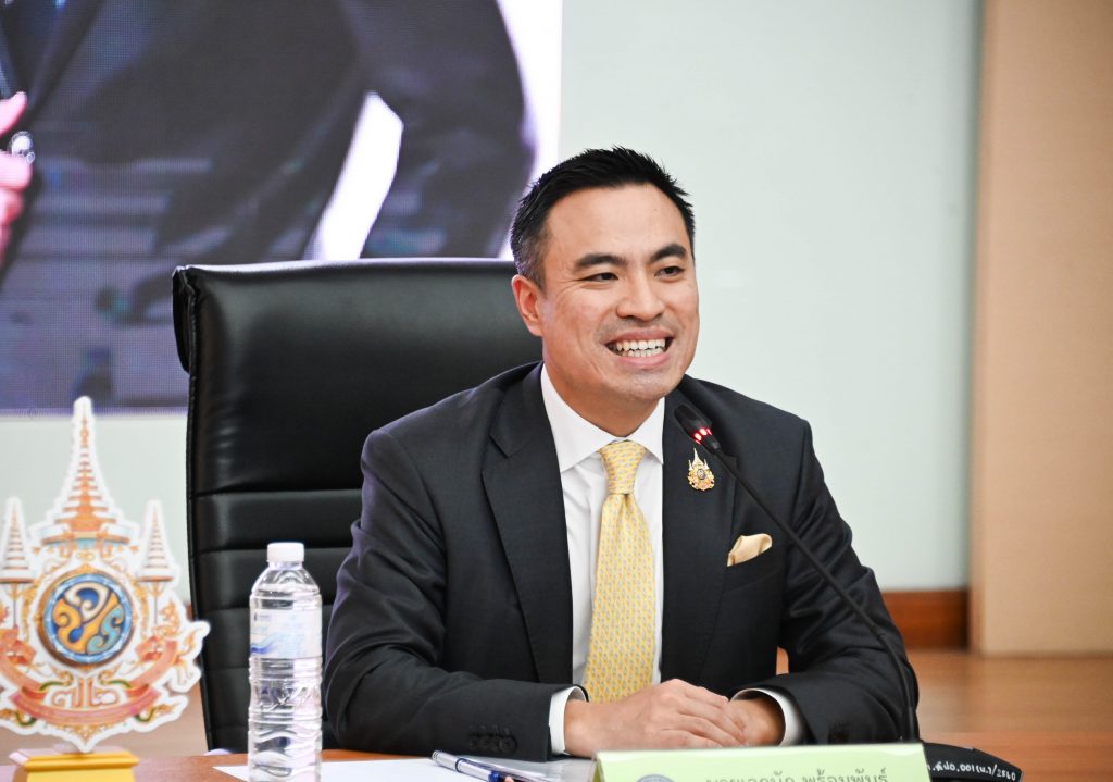 นายเอกนัฏ พร้อมพันธุ์ รัฐมนตรีว่าการกระทรวงอุตสาหกรรม