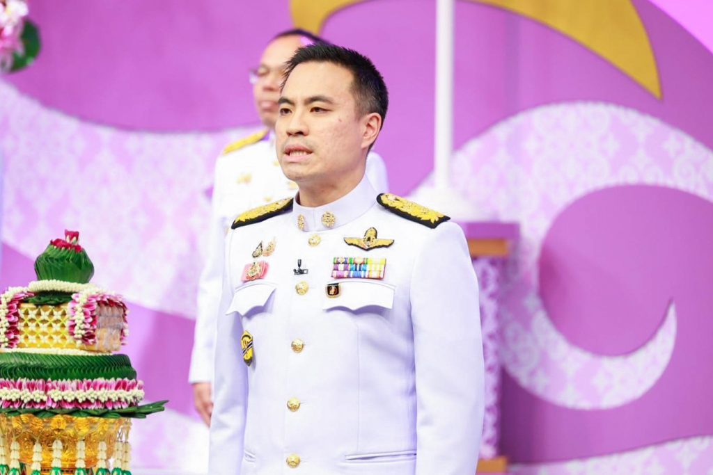 นายเอกนัฏ พร้อมพันธุ์ รัฐมนตรีว่าการกระทรวงอุตสาหกรรม