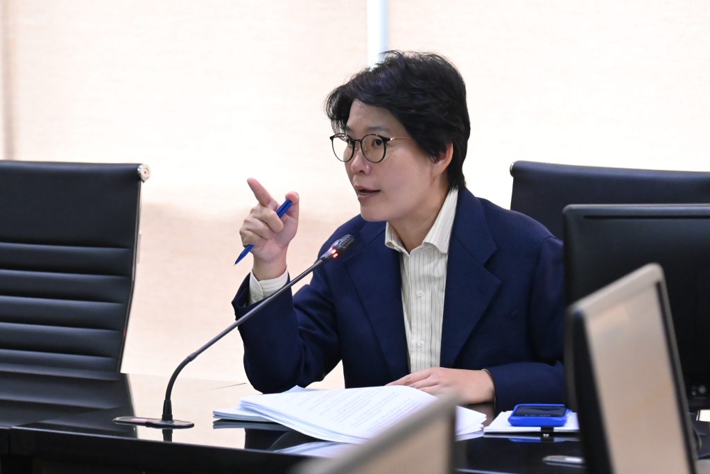 นางสาวฐิติภัสร์ โชติเดชาชัยนันต์ หัวหน้าคณะทำงานของรัฐมนตรีว่าการกระทรวงอุตสาหกรรม เป็นประธานการประชุม