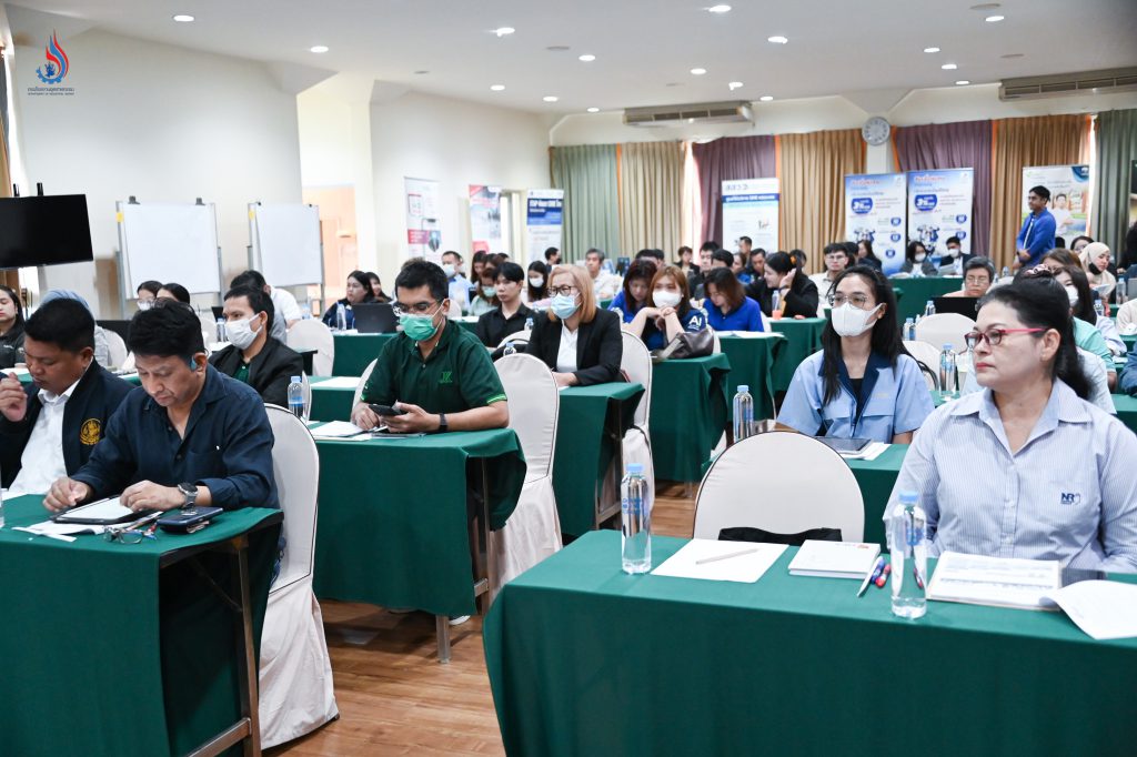 รองอธิบดีสุนทรฯ เปิดการอบรมหลักเกณฑ์อุตสาหกรรมสีเขียว ครั้งที่ 10 พร้อมนำพันธมิตรให้สิทธิประโยชน์ทางการเงินและเทคโนโลยีสีเขียวสำหรับผู้ประกอบการ