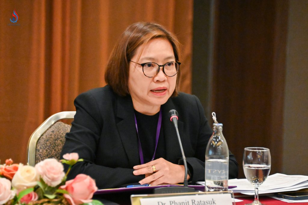 ดร.ผานิต รัตสุข ผู้อำนวยการกองจัดการกากของเสียและสารอันตราย กรมควบคุมมลพิษ กล่าวเพิ่มเติมว่า การประชุม Kick off โครงการฯ ในครั้งนี้ กำหนดให้มีการอบรมถ่ายทอดความรู้ ซึ่งจัดขึ้นระหว่างวันที่ 21, 23 และ 26 พฤษภาคม 2568 รวมระยะเวลาทั้งสิ้น 3 วัน ในการเรียนรู้เกี่ยวกับการจัดการขยะอิเล็กทรอนิกส์ โดยมีกิจกรรมแบ่งปันความรู้และแลกเปลี่ยนประสบการณ์ด้านต่าง ๆ