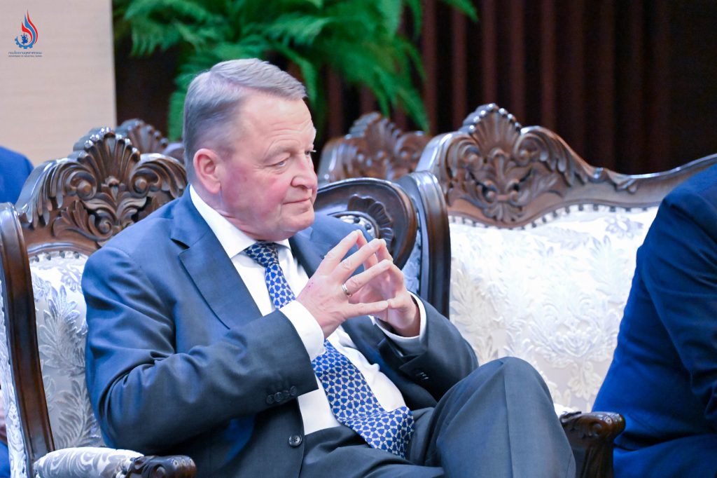 Mr. Jean Ries Director Government and Public Affairs, Europe, ME&A, Asia Pacific Guardian Europe S.à r.l.